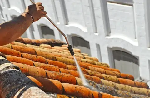Nettoyage de toitures - Longues-sur-Mer